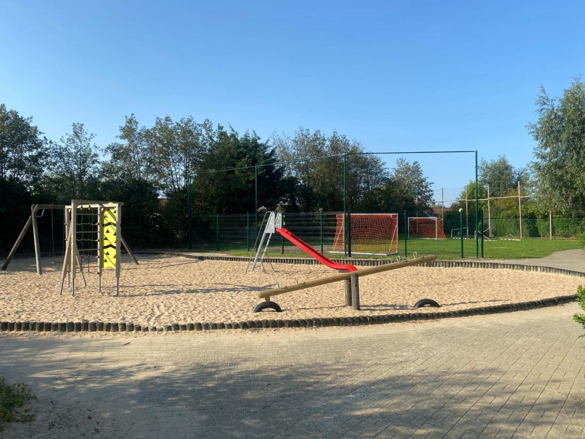 Zeepark Zeewind Hotel Bredene Bagian luar foto
