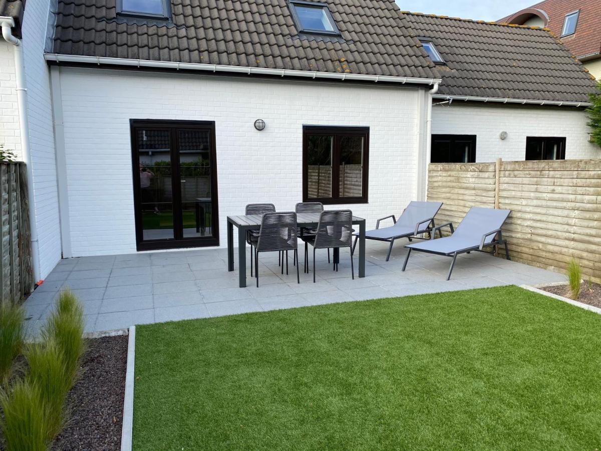 Zeepark Zeewind Hotel Bredene Bagian luar foto