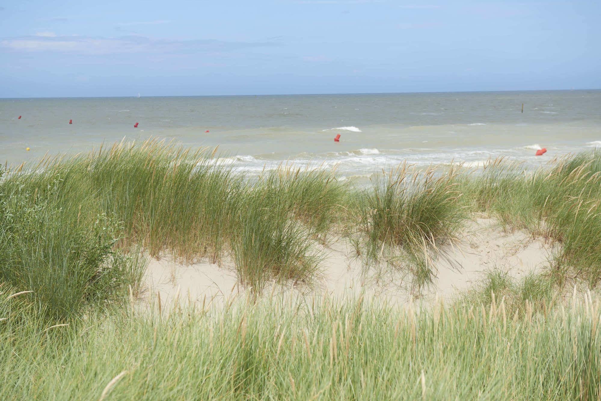 Zeepark Zeewind Hotel Bredene Bagian luar foto