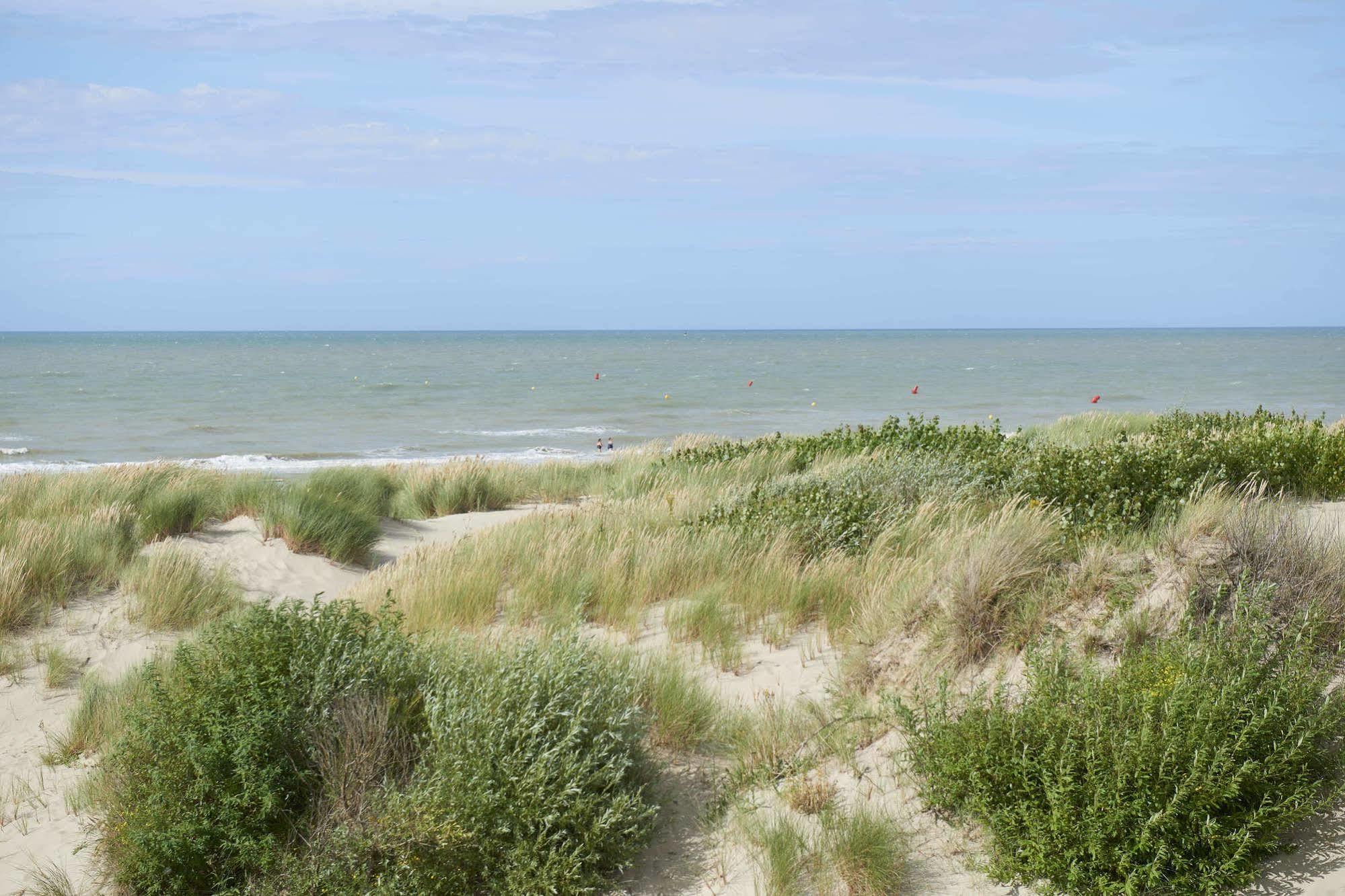 Zeepark Zeewind Hotel Bredene Bagian luar foto